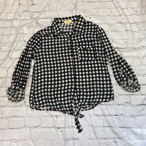 Gingham Pattern Button-down Blouse